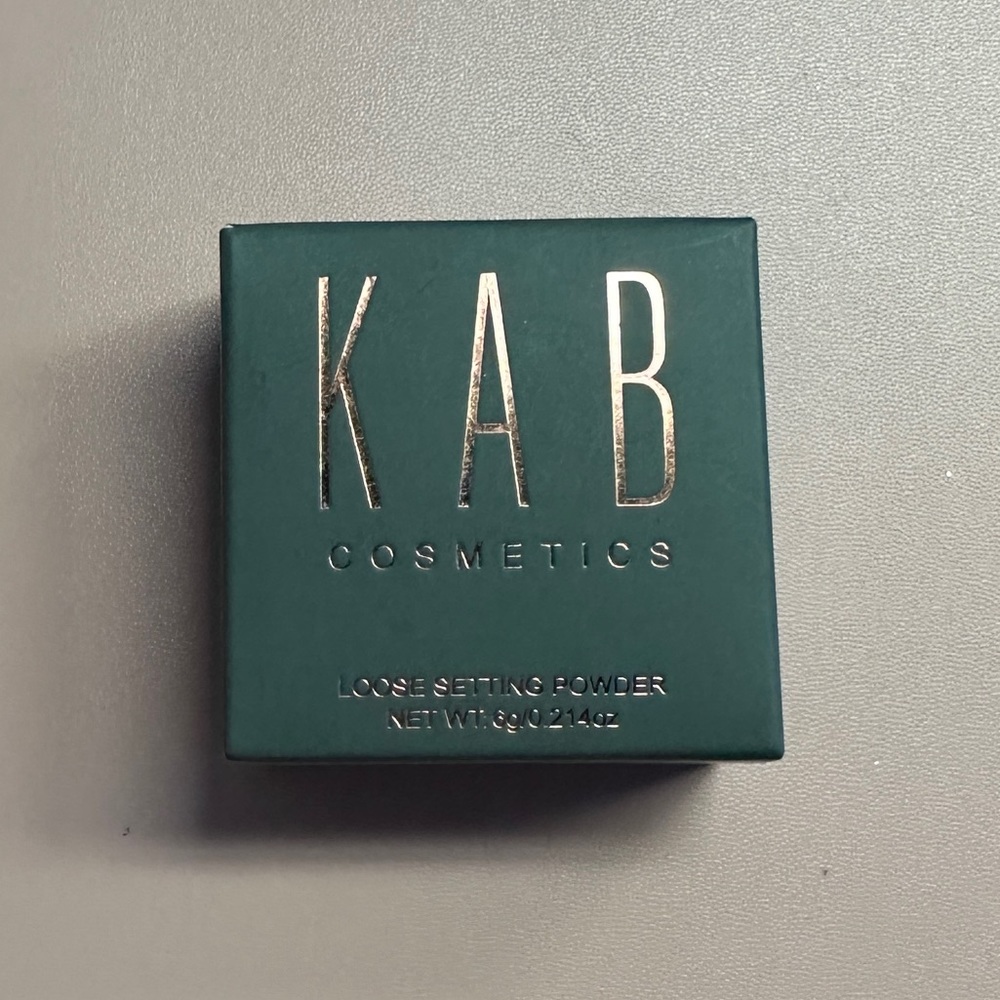 KAB Cosmetics Loose Setting Powder - Picture 4 of 5